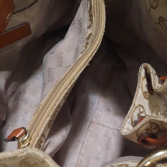 Michael Kors Cream and Brown Shoulder Bag - Picture 5 of 15